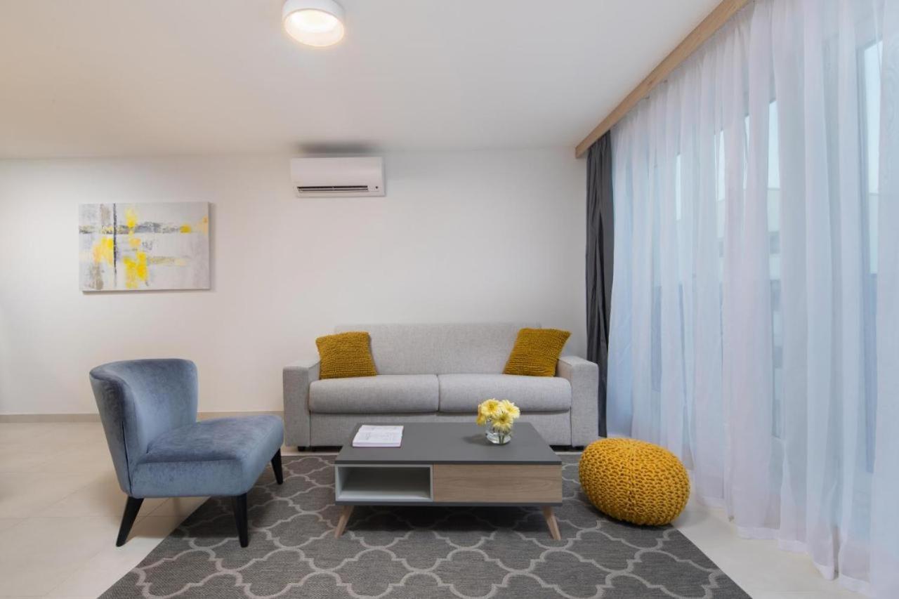 Lux Pool Suite อูมัค ภายนอก รูปภาพ