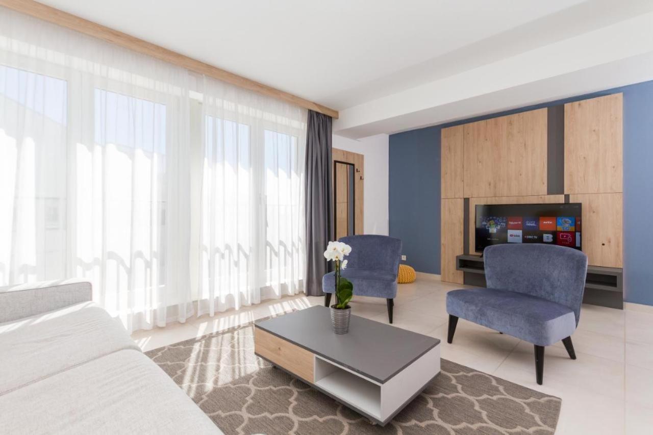 Lux Pool Suite อูมัค ภายนอก รูปภาพ